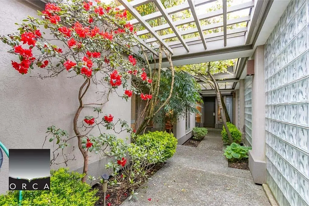 3 bed, 3000 sqft, $16,000 — Photo 2