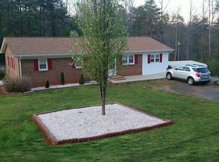 6338 Fairlane St, Hickory, NC 28602