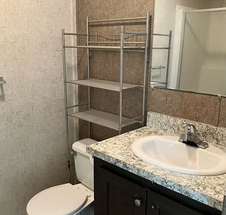 4th image of 1066 S Park Dr