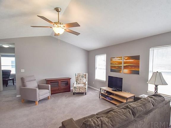 4th image of 516 E Cardinal Glen Dr
