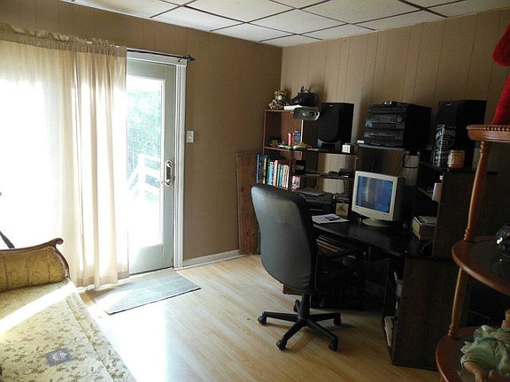 4th image of 349 Crowley Ave