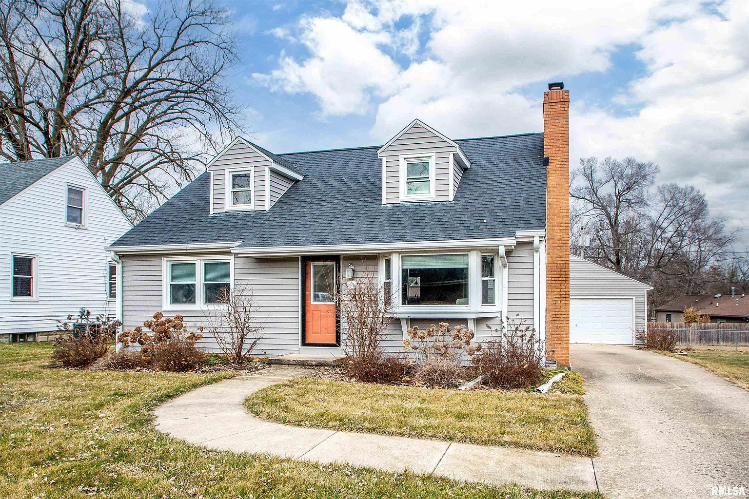 2113 W Richwoods Blvd photo 1