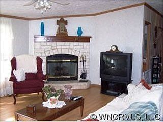 2nd image of 20 Amber Knoll Dr