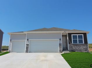 8513 S 184th Ter, Omaha, NE 68136