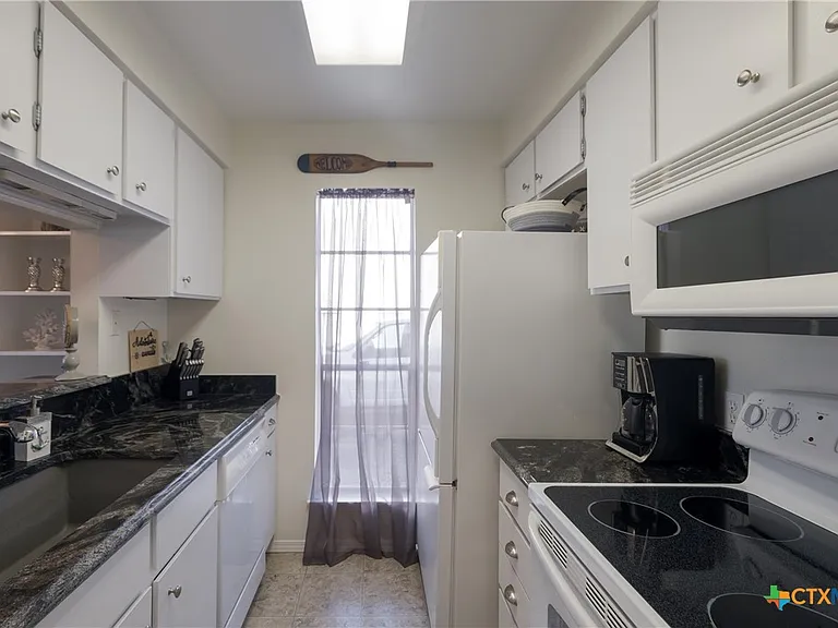 1135 Parkview Dr #C16 — Photo 9