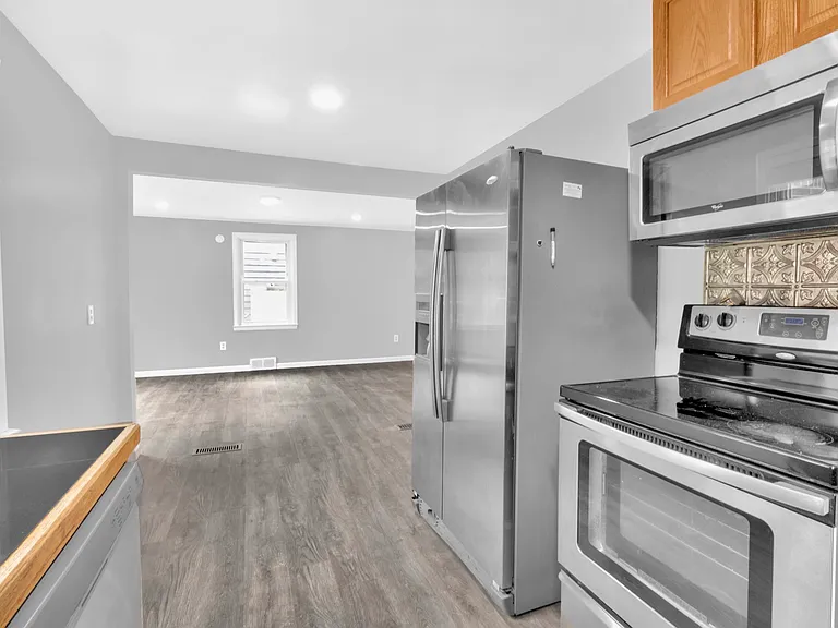 142 Stevenson Blvd — Photo 11
