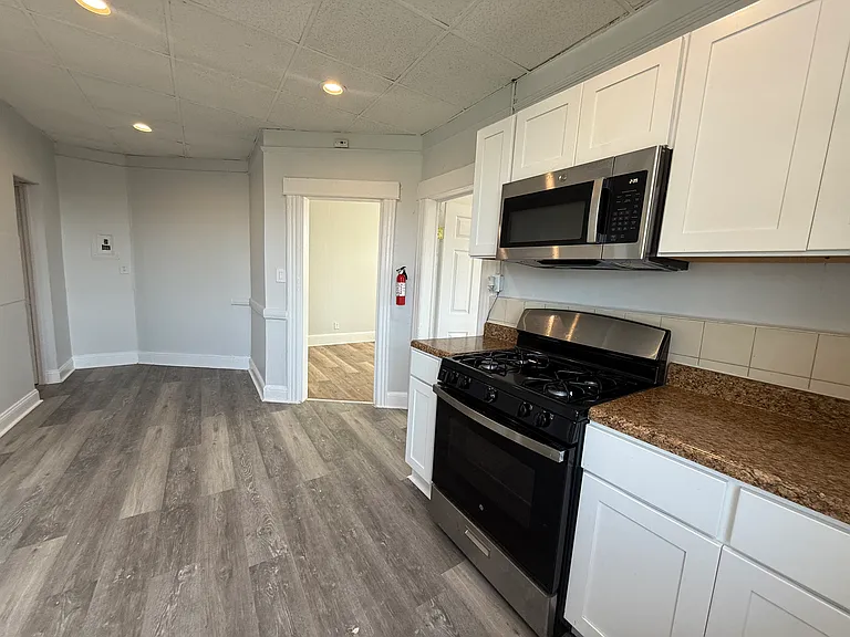 240 Paterson Ave #5 — Photo 10