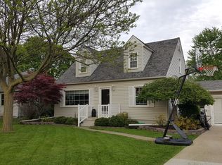 28219 Cooke St, Flat Rock, MI 48134
