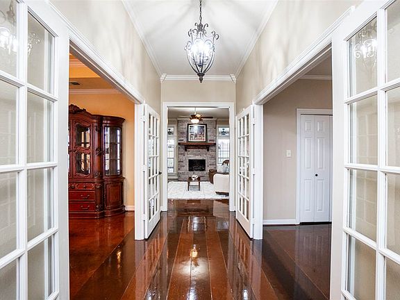 3rd image of 304 Forest Hills Dr