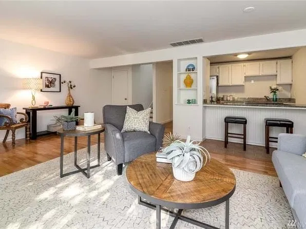 1086 Blue Heron Ave NE, Bainbridge Island, WA 98110