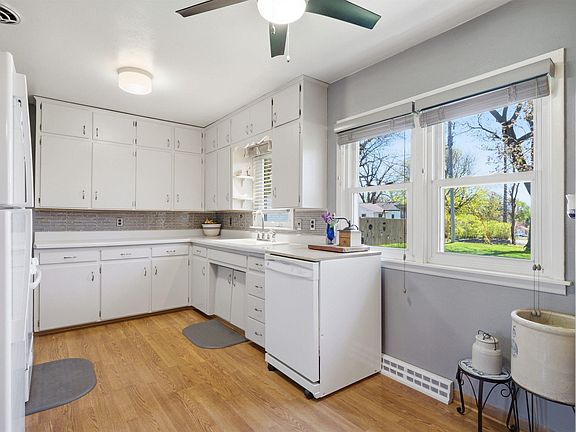 5th image of 807 Maynard Ave