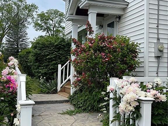 3rd image of 3351 Howlett Hill Rd