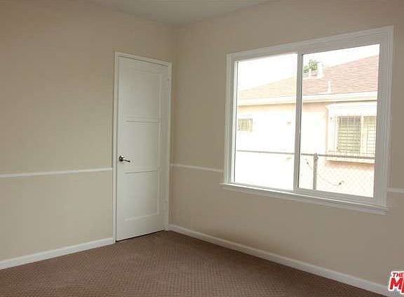 4th image of 823 W 109th Pl