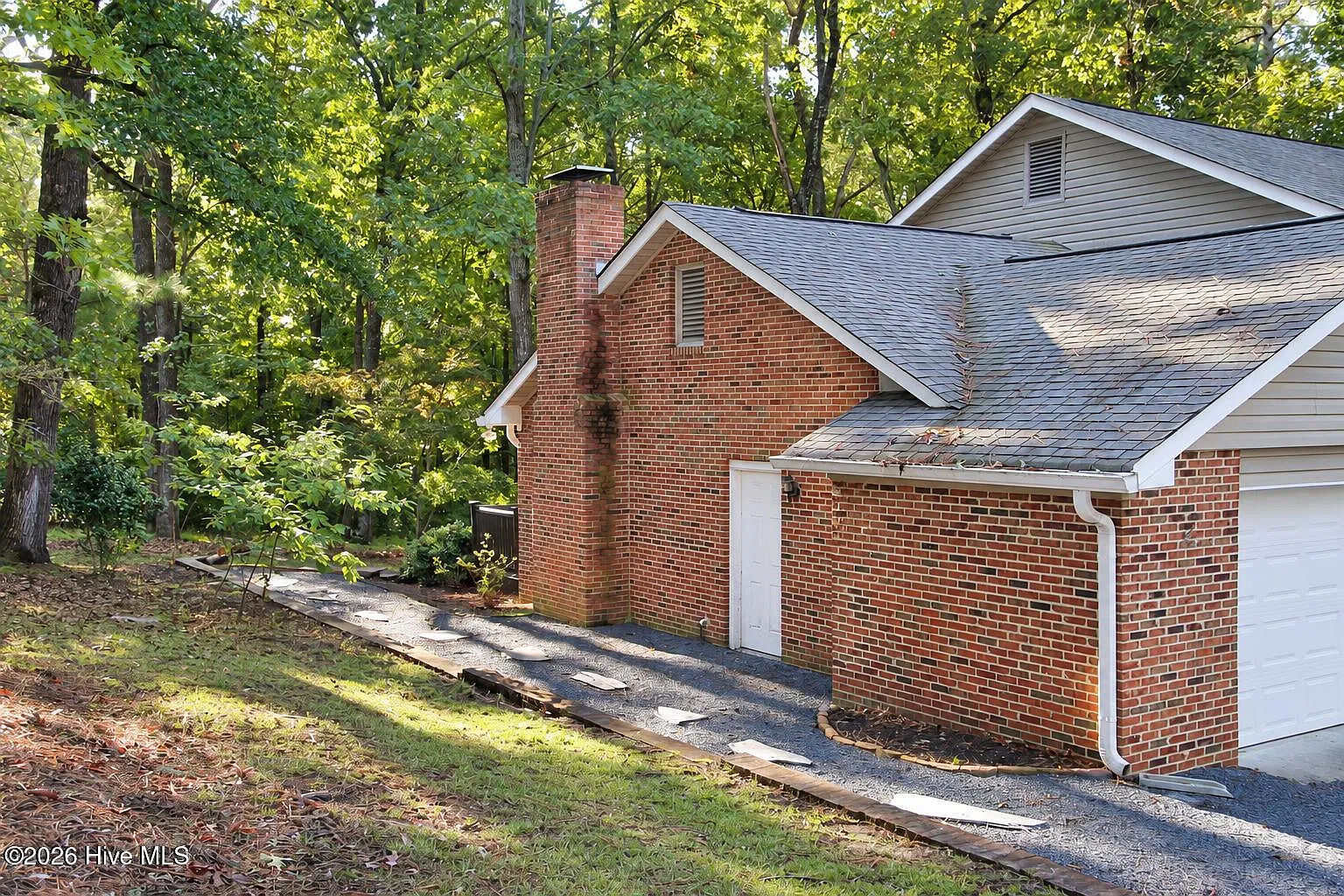 3 bed, 2.5 bath, 1850 sqft, $2,500 — Photo 2