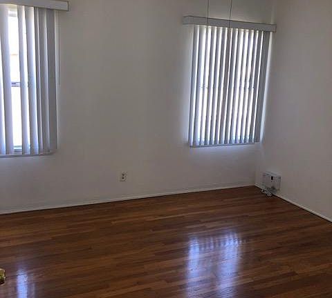 5th image of 1037 1/2 W Glenoaks Blvd