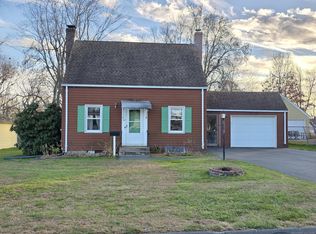 22 Pearl St, Windsor Locks, CT 06096