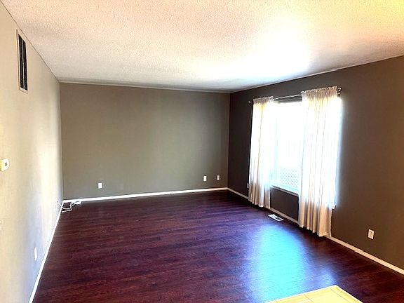 2nd image of 1098 SE Tamora Ave