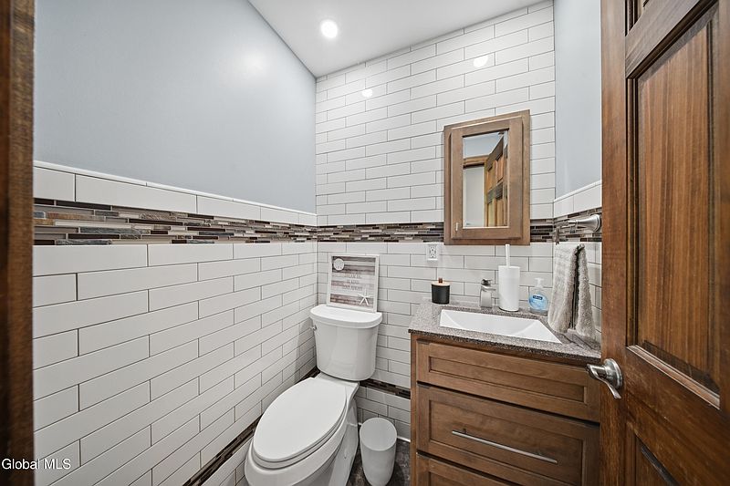 4th image of 32 Willoughby Drive
