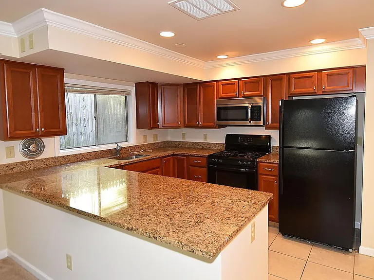 309A E Howell Ave — Photo 5