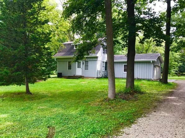 1702 N Waterville Rd, Oconomowoc, WI 53066