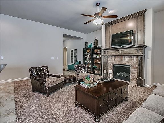 5th image of 922 Eaglerock Ln