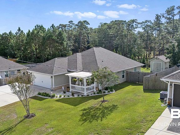 3rd image of 3142 Pinewood Cir