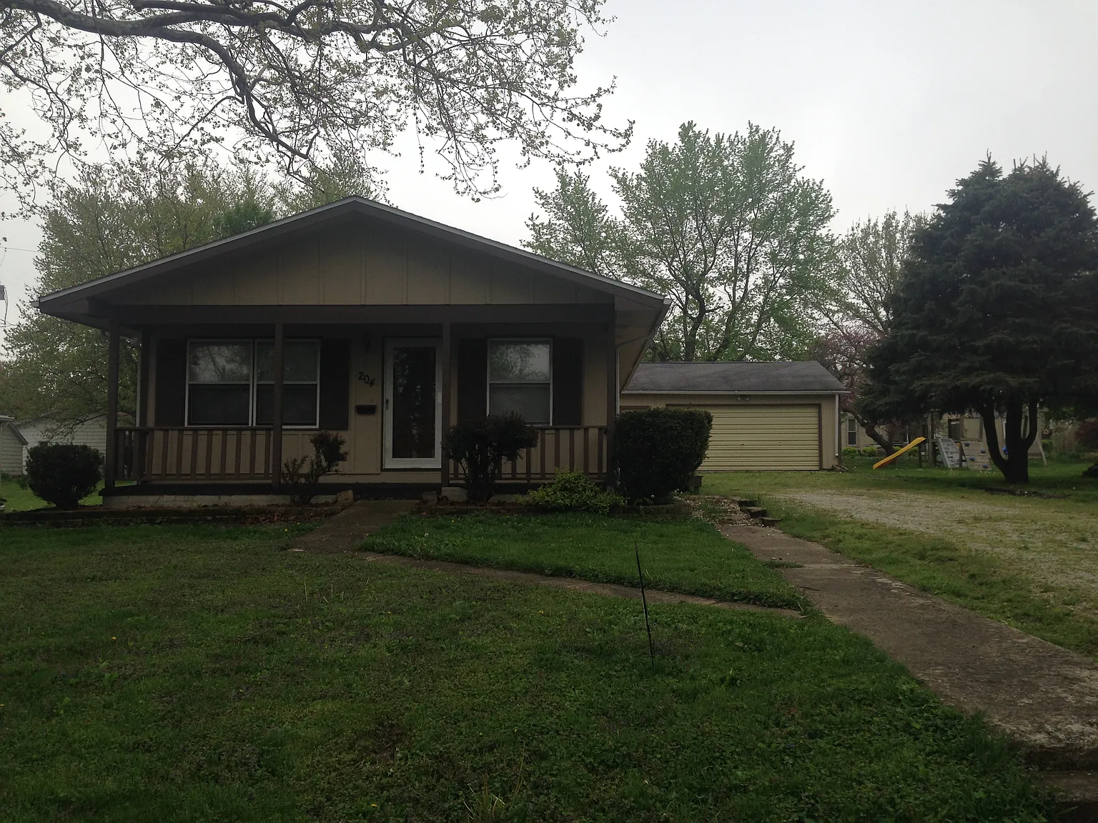 204 W Cedar St photo 1