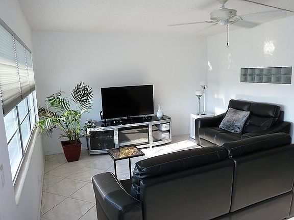 3rd image of 425 Dover B #B
