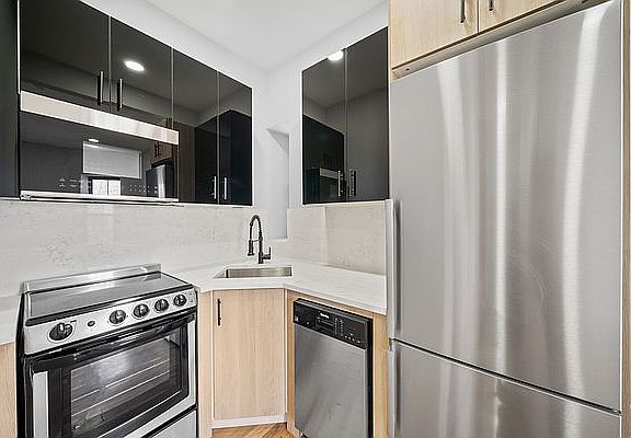 2nd image of 285 Quincy St APT 3C