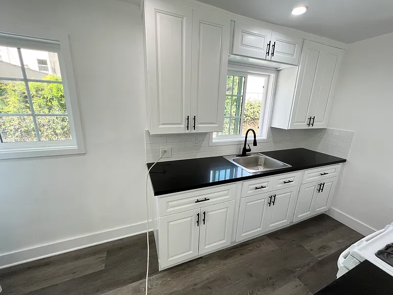 1313 S Cochran Ave — Photo 5