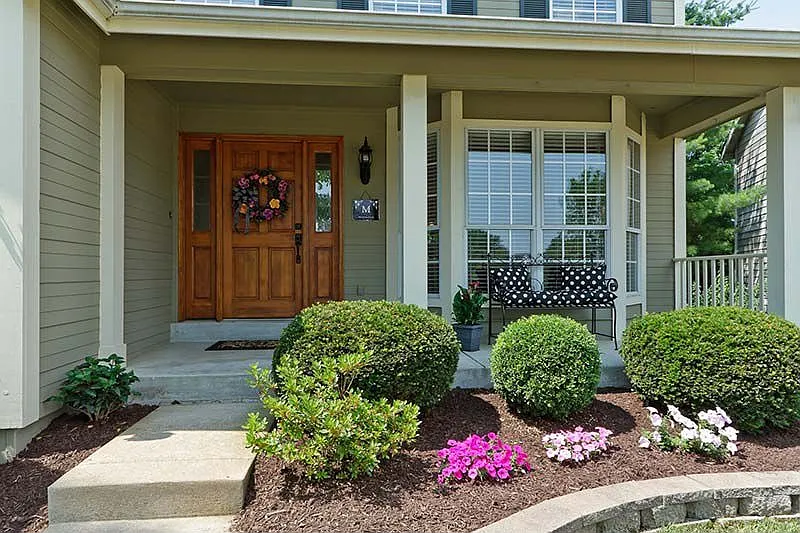 16588 Hunters Crossing Dr photo 1
