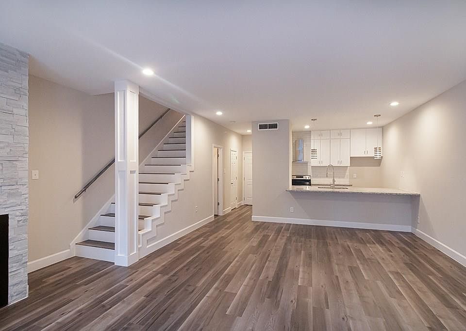 1st image of 478 Wilcrest Dr #478