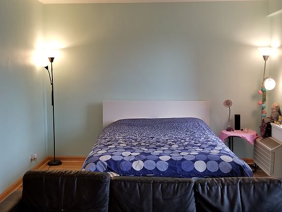 3rd image of 30 W 60th St APT 15V