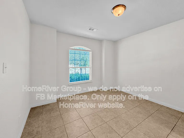 1720 Persimmon Dr — Photo 6