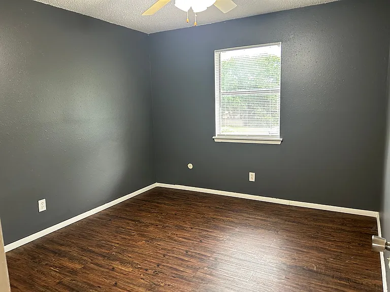 1602-1605 Juniper Cir — Photo 6