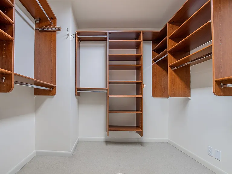 Montgomery House 2 — Photo 19