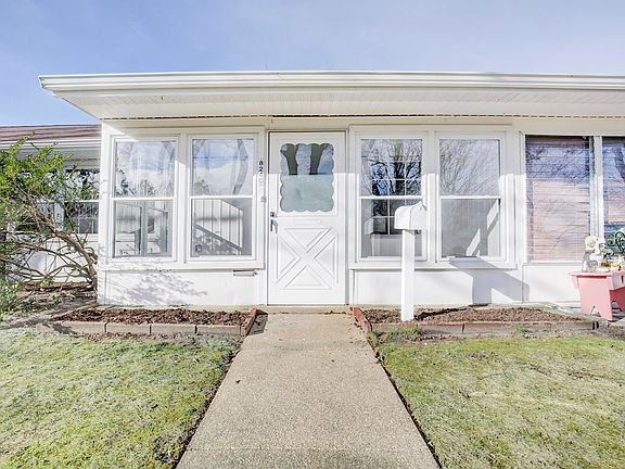 4th image of 824 Balmoral Ct #100C