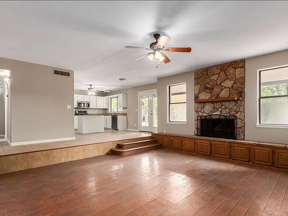 4th image of 721 S Glenview