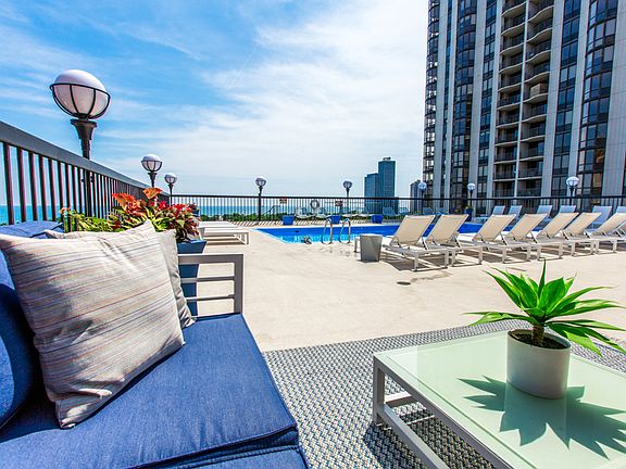 K Square Pool Luxury Seating