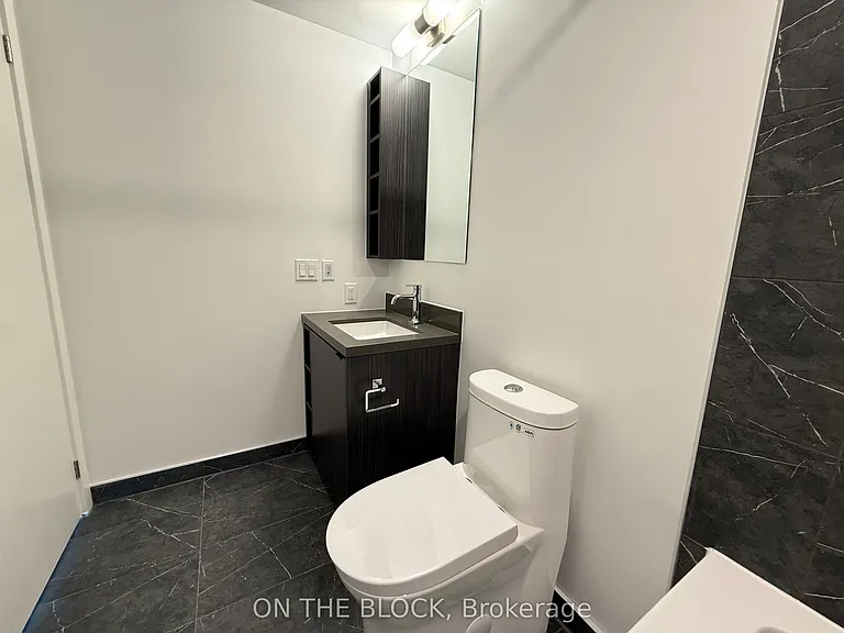 252 Church St #Penthouse 17 — Photo 11