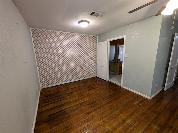 3rd image of 4010 E Lynwood Dr