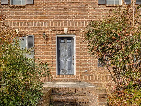 4th image of 704 Ridgefields Rd