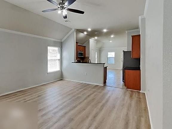 3rd image of 5833 Zachary Scott St