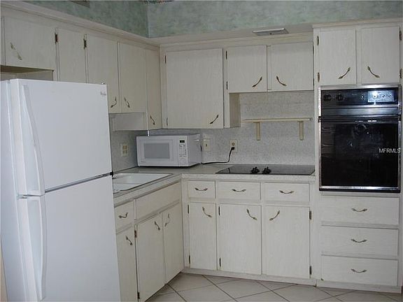 3rd image of 2402 Ecuadorian Way APT 12