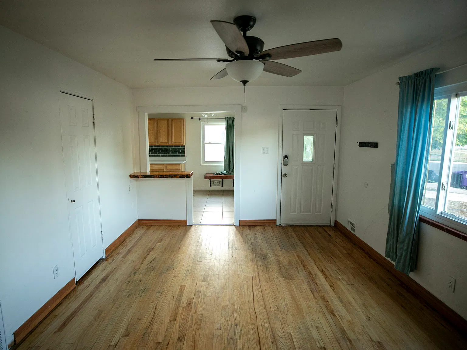 3 bed, 1000 sqft, $2,600 — Photo 2
