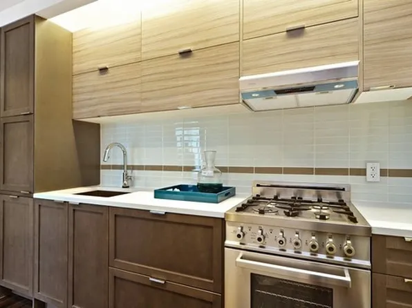 21 East First Street image 2 of 9