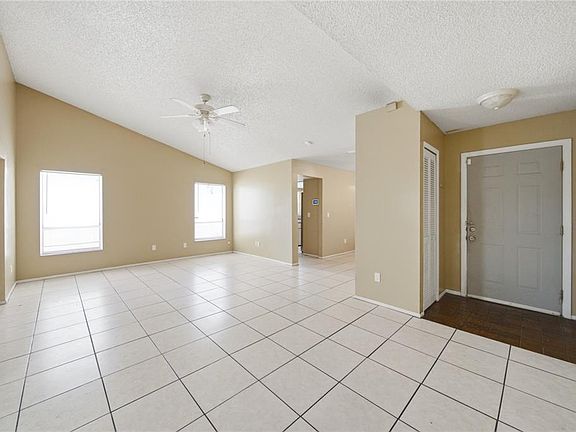 4th image of 2248 Greenview Cir