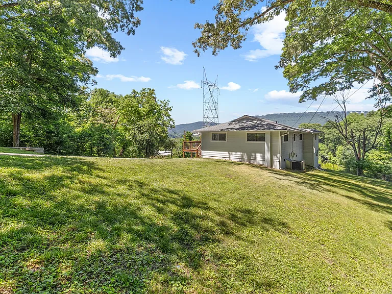 969 Henderson Ave — Photo 7
