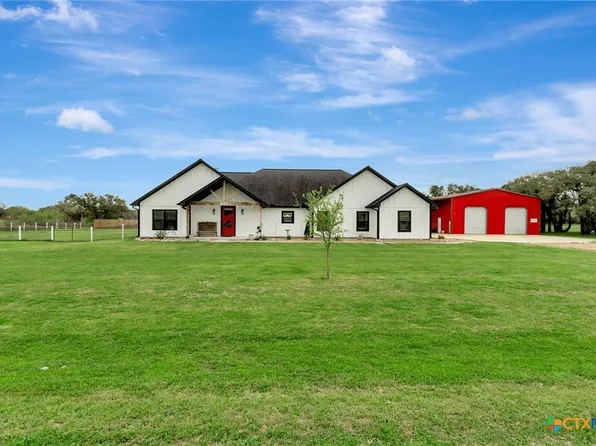 201 Stone Oak Dr, Inez, TX 77968