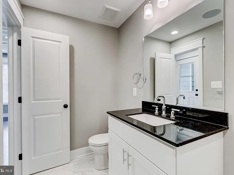 715 S Conkling St — Photo 18